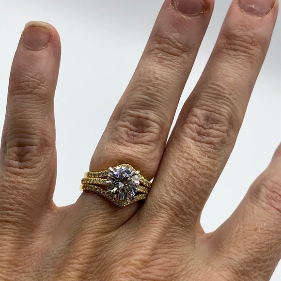 Chevron Ring - Solid Silver & Rhodium pave - Picture 4 of 6